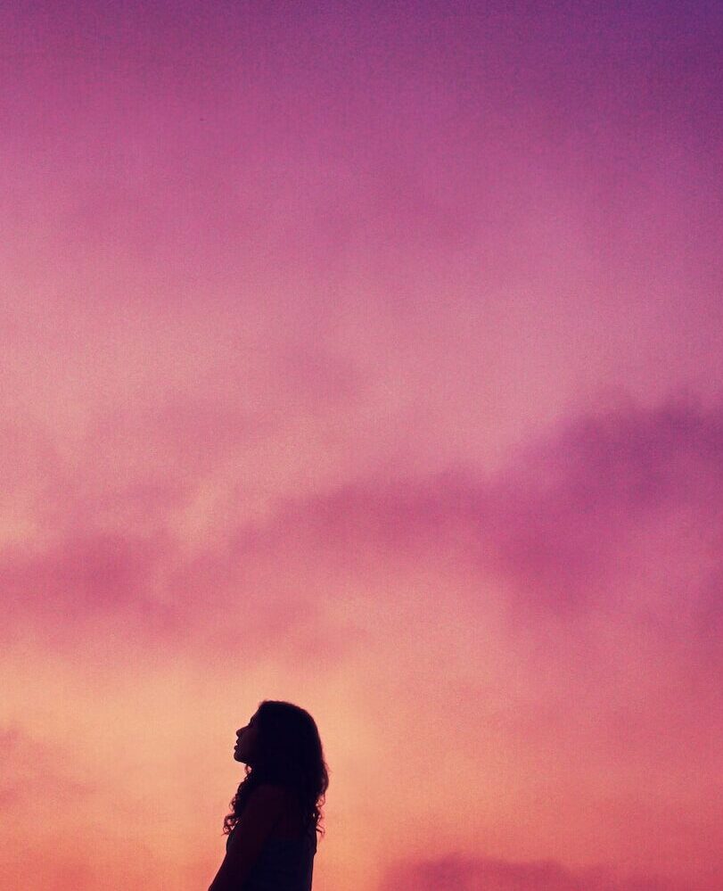 Silhoutte Seite roter Himmel_Pagetop?_mariam-soliman-7KxUatVMAtY-unsplash